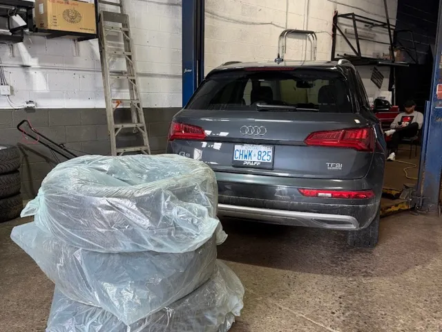 Audi Q5 in the shop for service